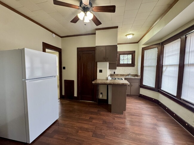 Building Photo - 725 Joliet St