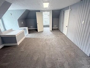 Building Photo - 152 N Portage Path