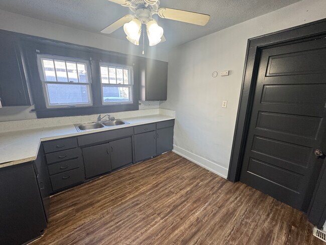 Foto del edificio - 1507 E Main St