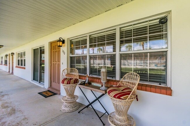 Building Photo - 650 Pinellas Point Dr S