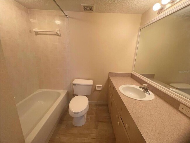 Foto del edificio - 1122 S Pine Ridge Cir