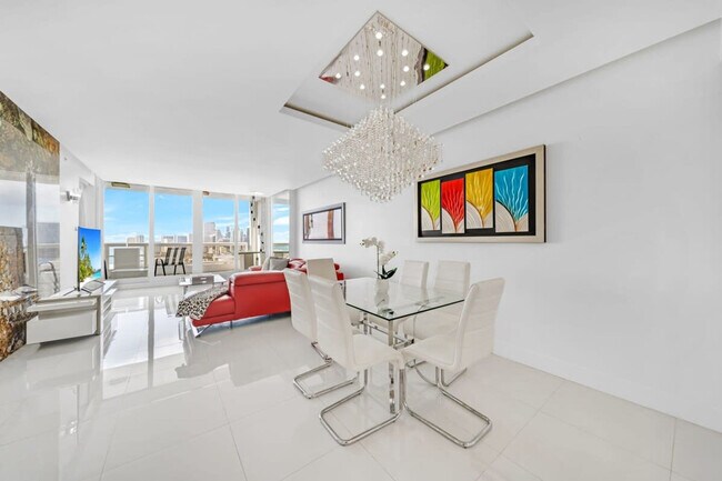 Foto del edificio - 1717 N Bayshore Dr