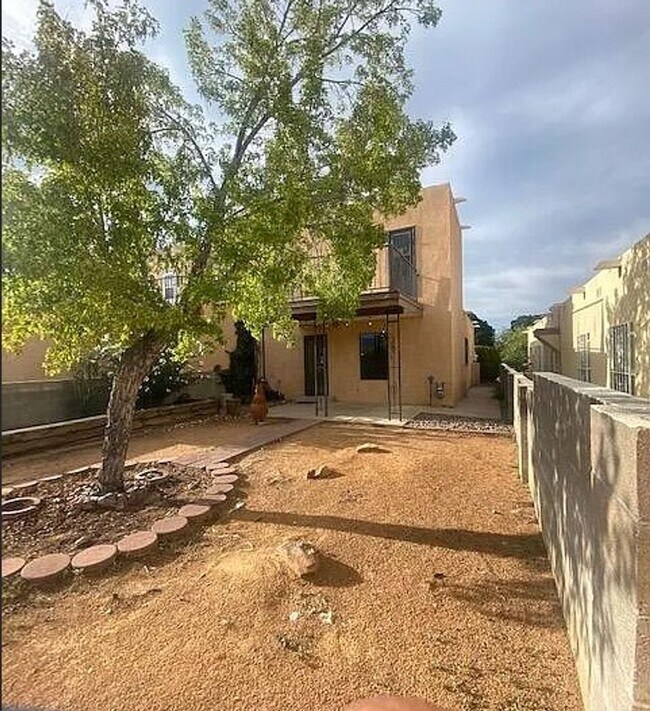 Building Photo - 2 Bed 2 Bath-NE Heights Townhome-Available September 1