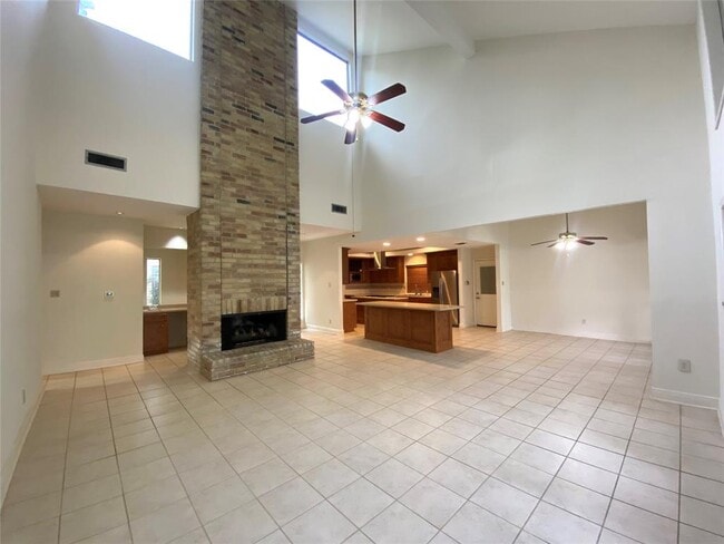 Building Photo - 14803 El Miranda Dr