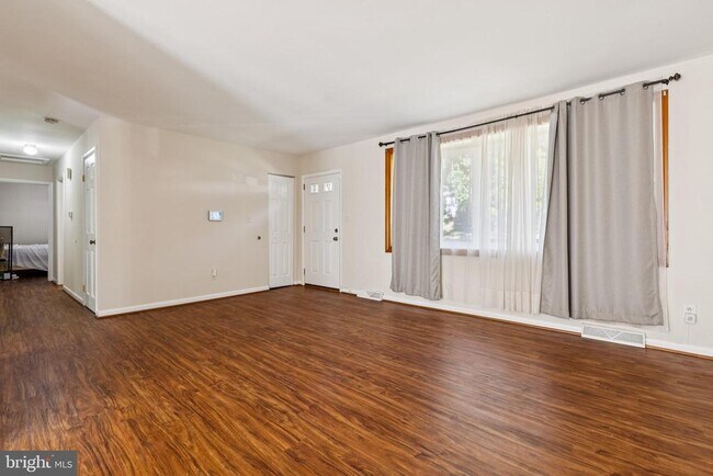 Building Photo - 3201 Marquis Dr