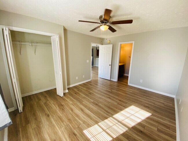 Master Bedroom - 514 White River Dr