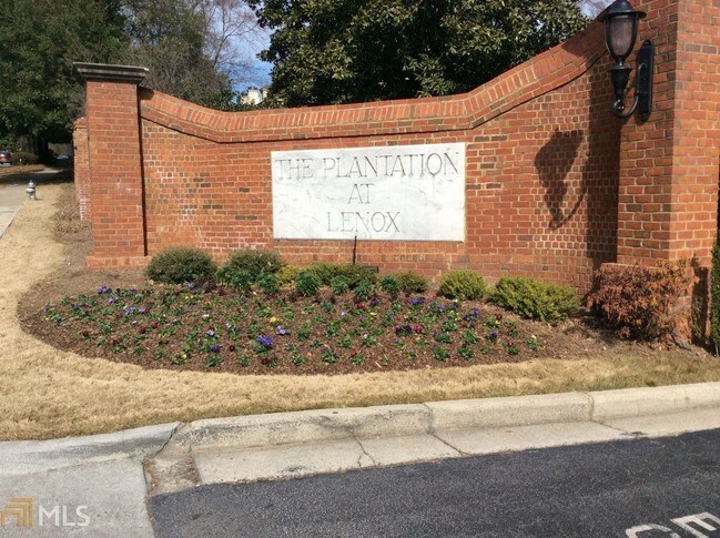 Building Photo - 24312 Plantation Dr NE