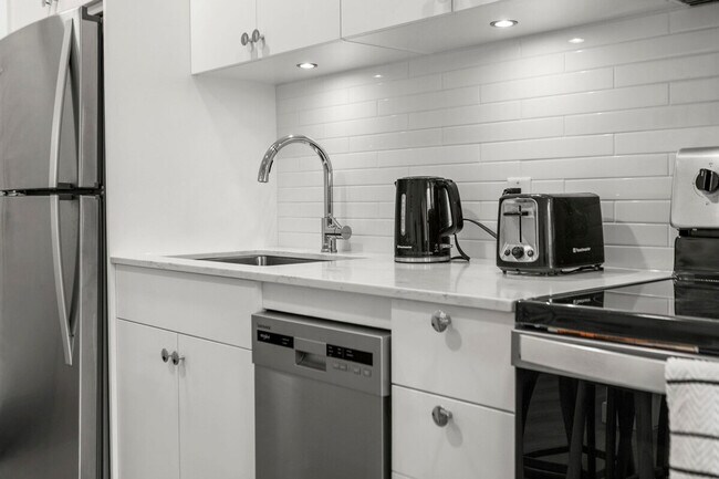 Building Photo - 455-451 1 Ave NE