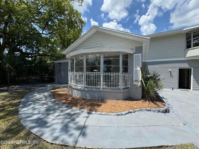 Building Photo - 3310 Boulevard