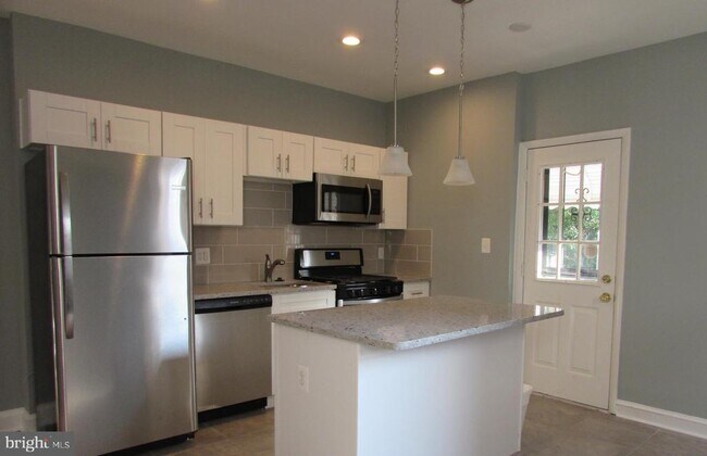 Building Photo - 2735 Chesterfield Ave