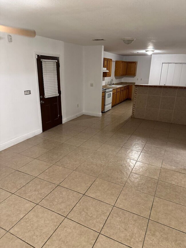 Building Photo - 5725 Wilton Dr