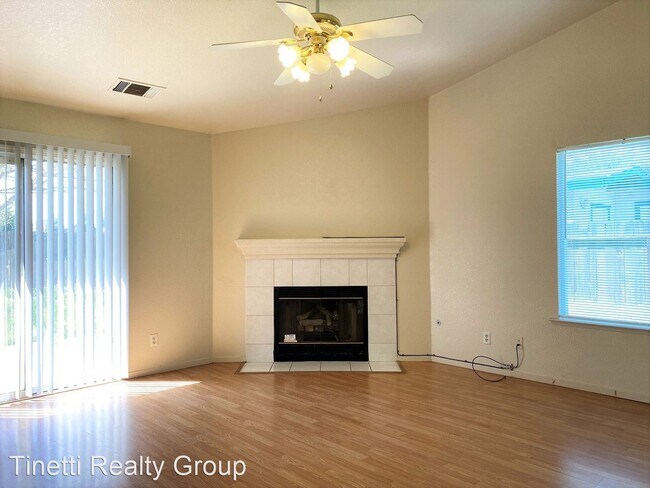 Foto del edificio - 3 br, 2 bath House - 147 Concord Square