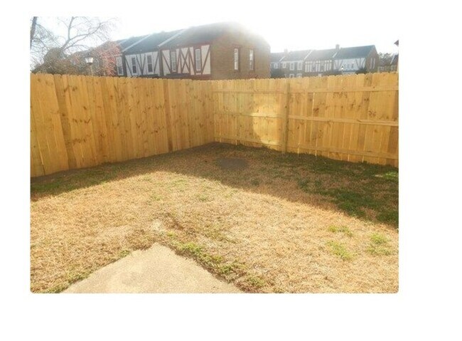 Building Photo - 732 S Hyannis Dr, North Chesterfield, VA 2...