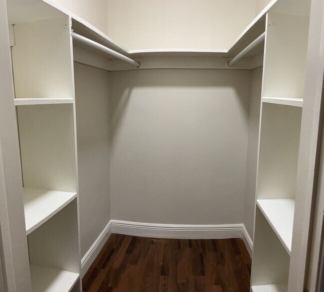 Foto del edificio - Great Location! Great Price! Call for Spec...