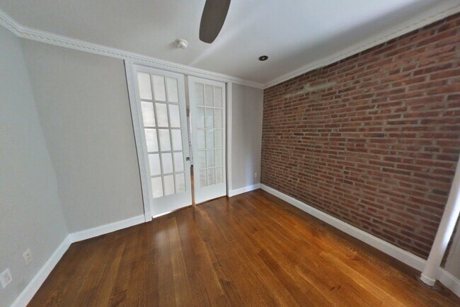 Foto del edificio - 221 E 23rd St
