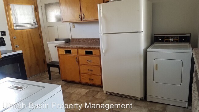 Building Photo - 2 br, 1 bath Apartment - 529 West 200 South