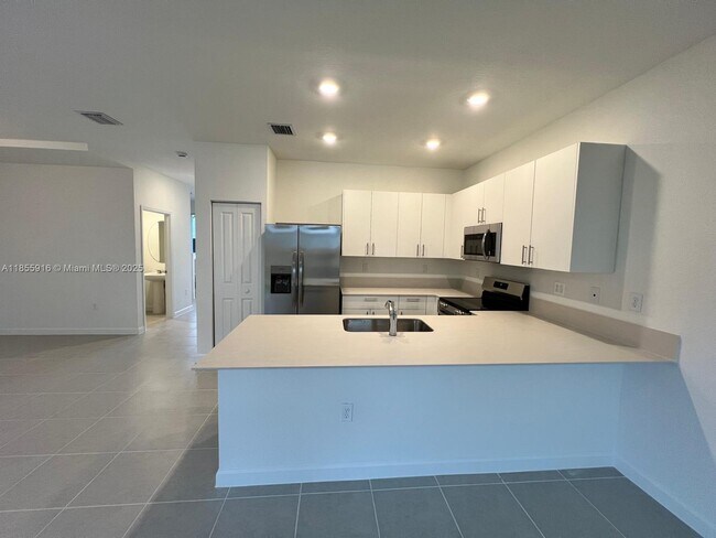 Foto del edificio - 645 SE 14th Ct