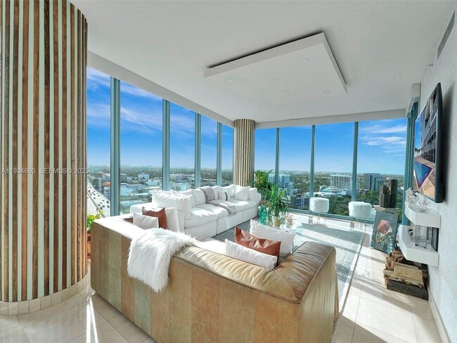 Foto del edificio - 601 NE 36th St