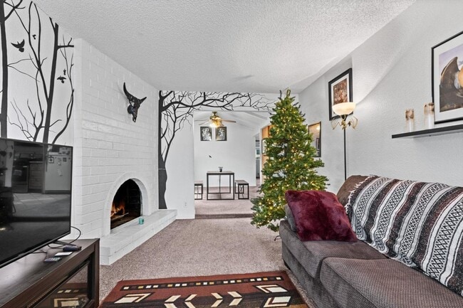 Foto del edificio - Adorable 2/1 Duplex with Garage!  Cute As A Bug!  PLEASE READ ENTIRE AD FOR VIEWINGS!