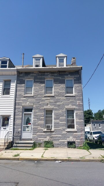 Primary Photo - 820 N 8th St