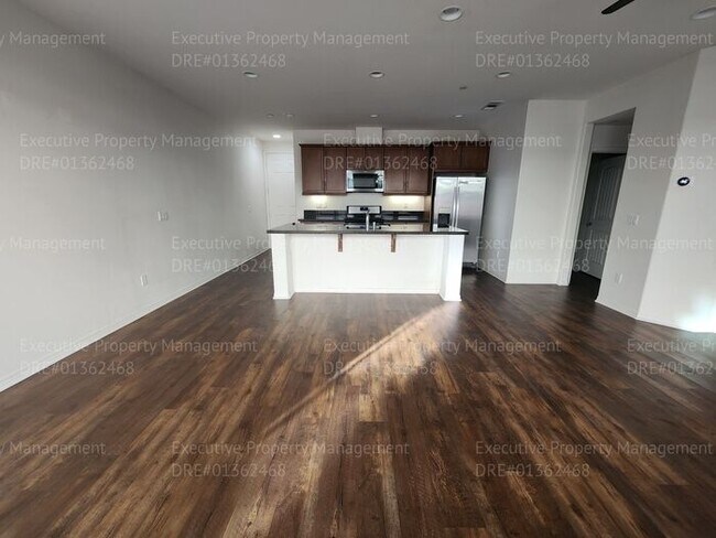 Foto del edificio - 3 bedroom/ 2.5 bathroom town home located in a secured gated community.