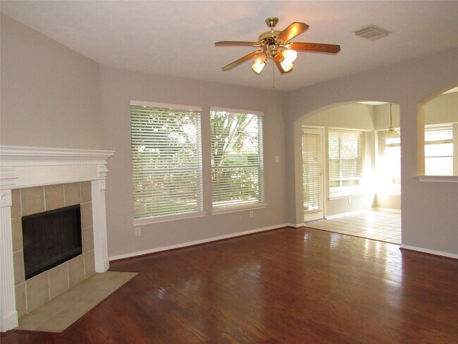 Foto del edificio - 3519 Englewood Dr