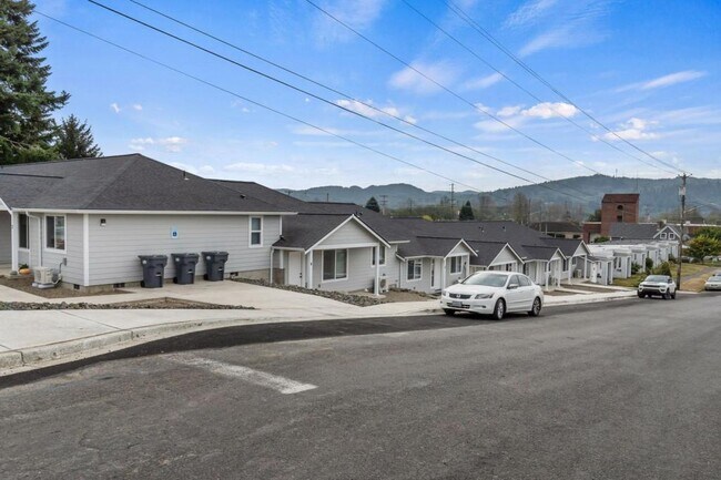 Building Photo - 303 E Broadway Ave