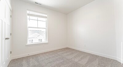 Building Photo - 898 Hemsworth Wy