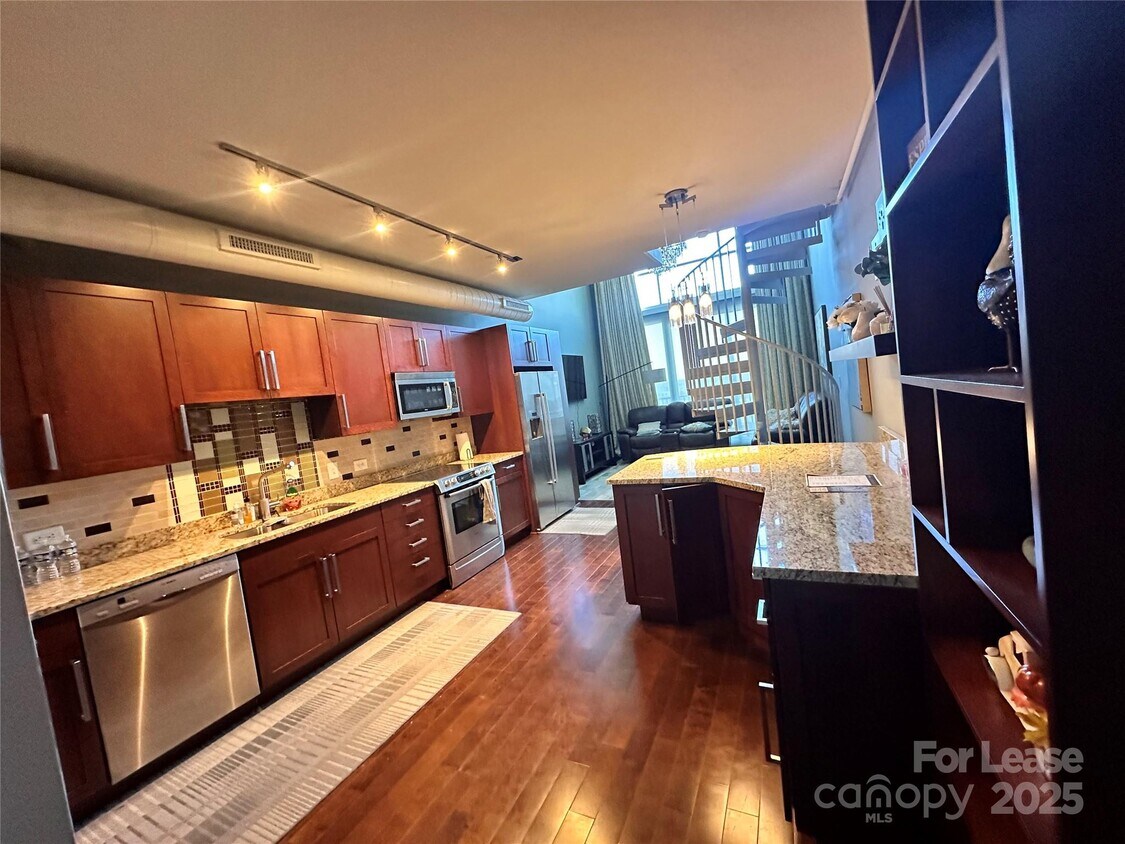 Foto principal - 215 N Pine St