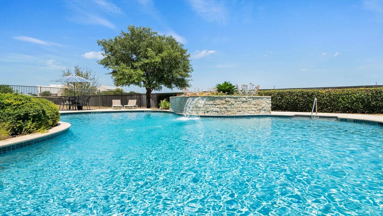 Foto principal - 705 Village Way