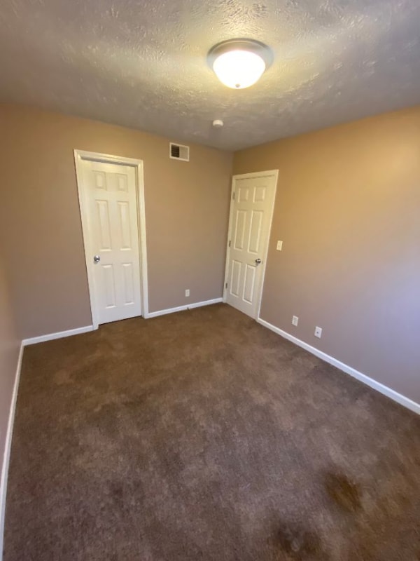 2010 J St Unit 21, Lincoln, NE 68510 Room for Rent in Lincoln, NE