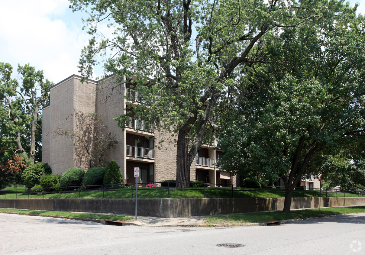 Building Photo - Smith Center Apartments