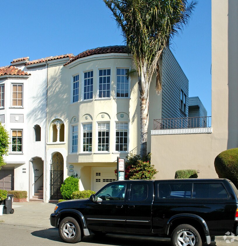 Foto del edificio - 2322-2324 N Point St