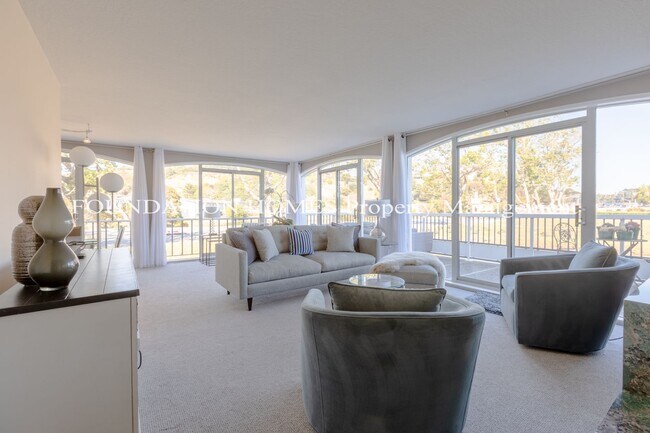 Foto del edificio - 2BR/2BA Waterfront Corner Condo!  Storage!  Covered Parking! FOUNDATION