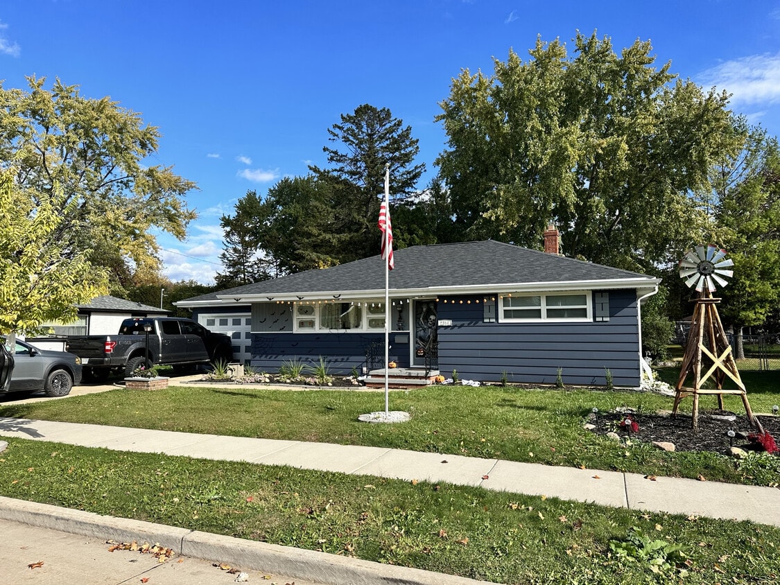 Primary Photo - 2316 S Carpenter St