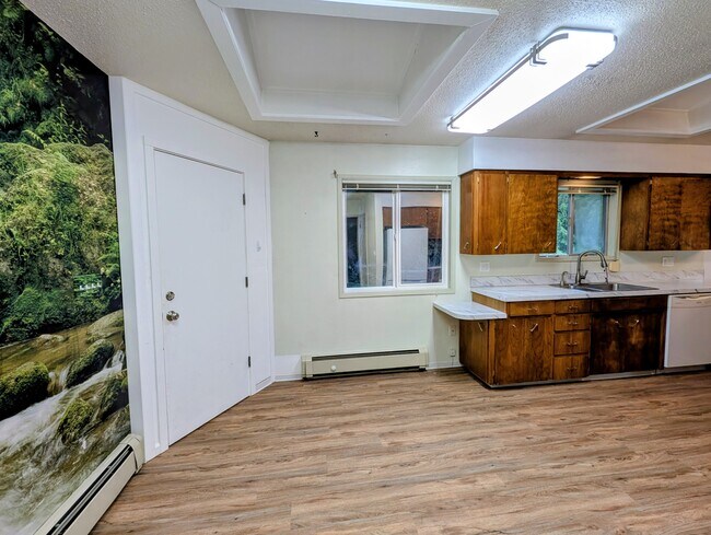 Foto del edificio - 2575 Yew Street Rd