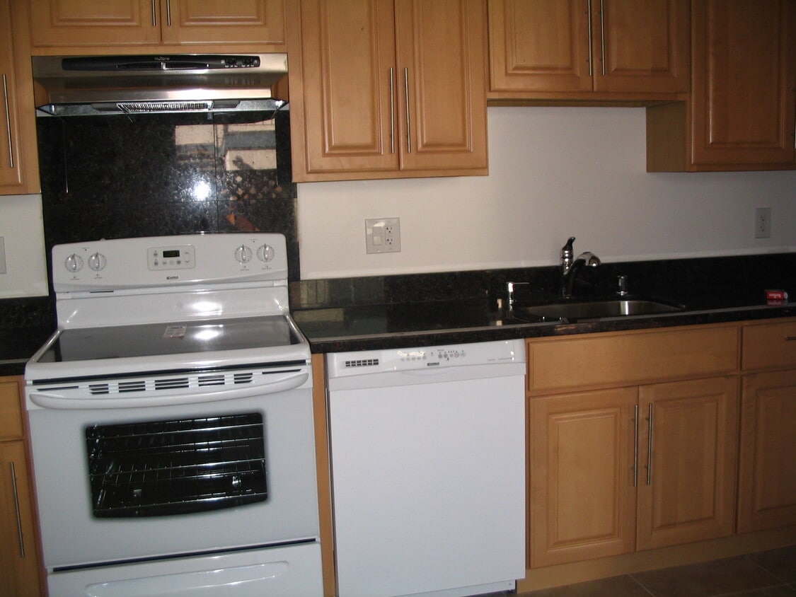 Primary Photo - 4425 Blackford Ave