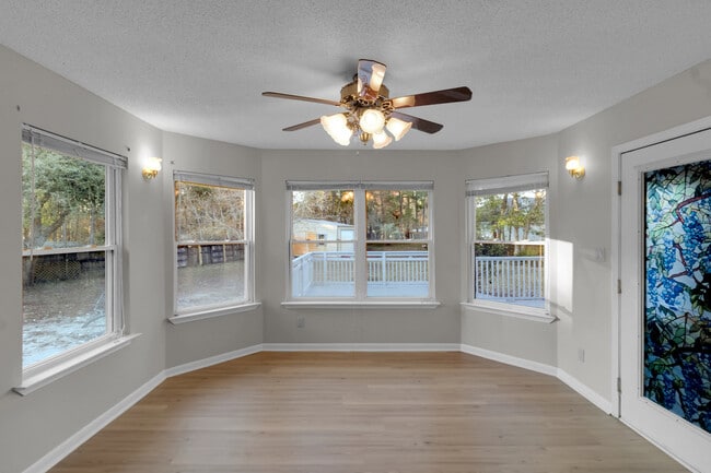 Building Photo - 300 Wildwood St