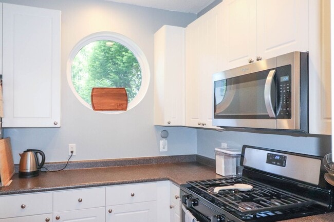 Building Photo - Two Level 2 Bed & 2 Bath Condo in the Marq...