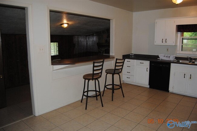 Foto del edificio - 3052 Boswell Dr NW