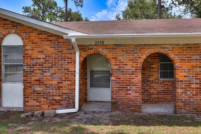 Building Photo - 2408 Southdale Dr