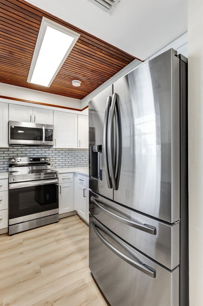 Foto del edificio - ** COUNTRY CLUB MANOR ** 2 BED / 2 BATH - CONDO - 55+ COMMUNITY - REMODELED - ANNUAL RENTAL