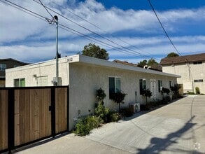 Building Photo - 3832 Howard Ave