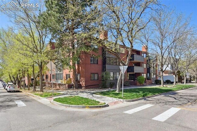 CHARMING 2BD/2BA CAP HILL Condo! Garage Pa... - CHARMING 2BD/2BA CAP HILL Condo! Garage Pa...