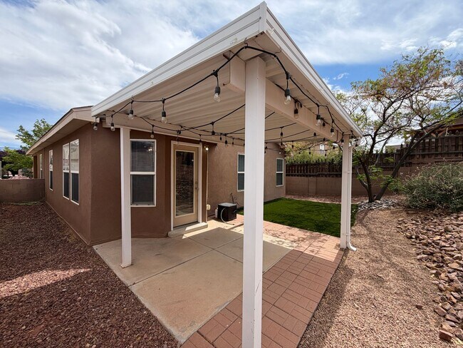 Foto del edificio - 3 Bedroom Single Story Available Near McMahon Blvd NW & Unser Blvd NW!