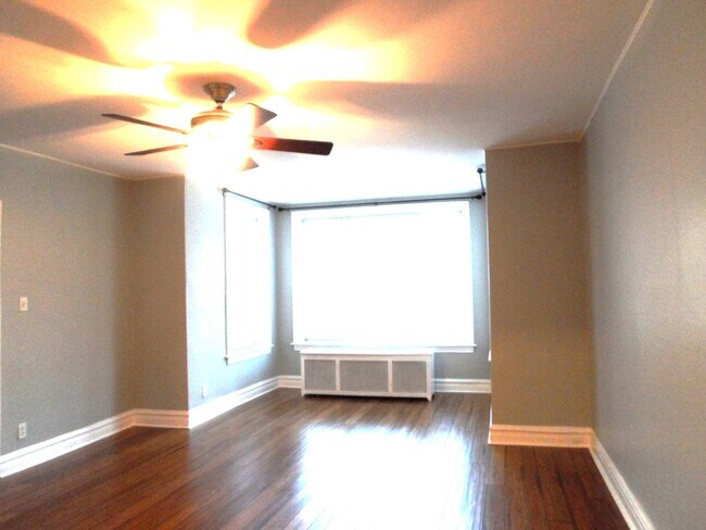 Foto del edificio - 5408 N Sawyer Ave
