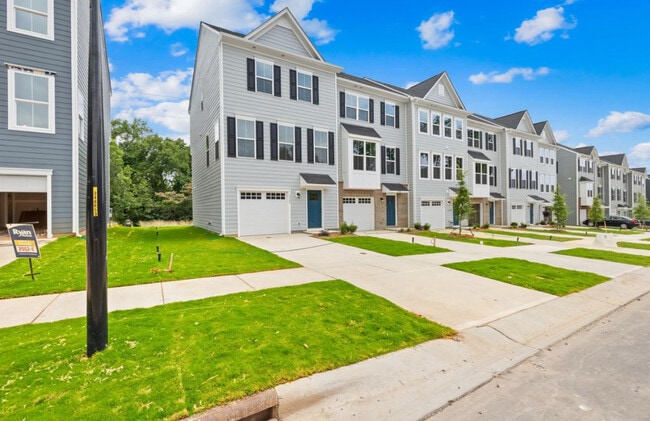 Building Photo - Room in Townhome on Beeler Ln