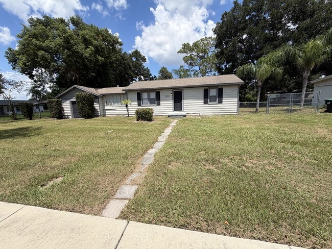 3/2 Orlando Home Large Back Yard Immediate Move In! - 3/2 Orlando Home Large Back Yard Immediate Move In!