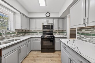 Building Photo - 9611 Highmeadow Dr