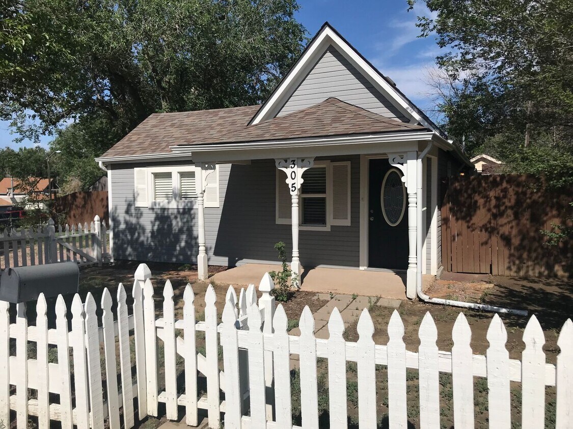 Foto principal - 2 Bed 1 Bath - Fully Renovated - Available...